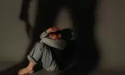 म्यूजिक टीचर के थप्पड़ से छात्र को हुई हेड इंजरी, ऑपरेशन के बाद ICU में भर्ती है मासूम; इलाज के लिए पेरेंट्स ने बदले 3 शहर म्यूजिक टीचर के थप्पड़ से छात्र को हुई हेड इंजरी, ऑपरेशन के बाद ICU में भर्ती है मासूम; इलाज के लिए पेरेंट्स ने बदले 3 शहर