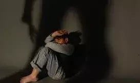 म्यूजिक टीचर के थप्पड़ से छात्र को हुई हेड इंजरी, ऑपरेशन के बाद ICU में भर्ती है मासूम; इलाज के लिए पेरेंट्स ने बदले 3 शहर म्यूजिक टीचर के थप्पड़ से छात्र को हुई हेड इंजरी, ऑपरेशन के बाद ICU में भर्ती है मासूम; इलाज के लिए पेरेंट्स ने बदले 3 शहर